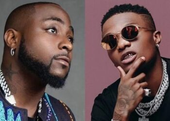 “Woman be@ter” – Davido goes hard on Wizkid in new tweet