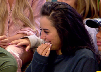 Ten(10) body language signs that shows she is interested