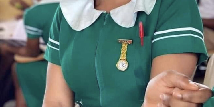 Nurse in tears after friends influenced her to divorce her husband when she got a job