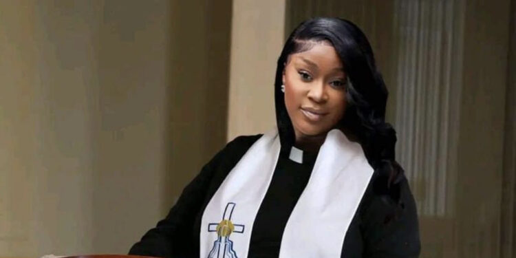 “ I don’t step in a ring, I wear rings” – Efia Odo shows Lyrical prowess in new feature with Lyrical Joe