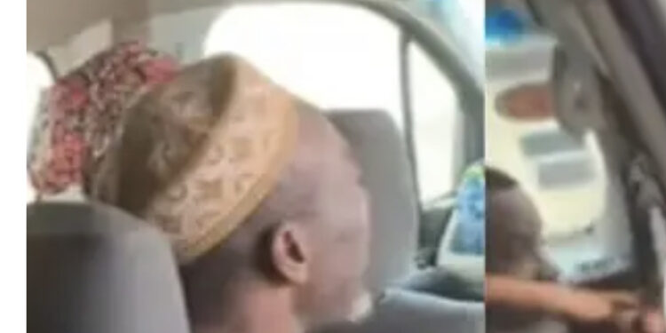 VIDEO: Angry man slaps Trotro driver for delaying their journey