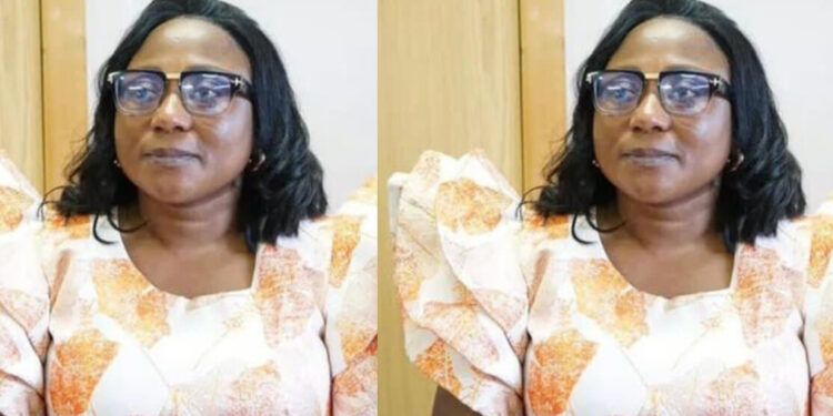 Twenty-two (22)-year-old Ghanaian stabs mother to de@th in the UK