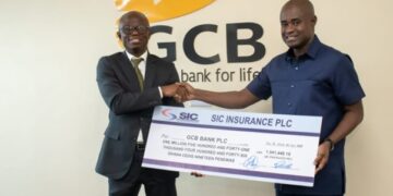 SIC Insurance settles GH¢1.54m claim to GCB Bank