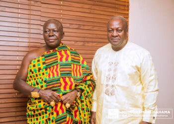 Asantehene Calls on All Sides to Respect Mediation Report Presented to President Mahama